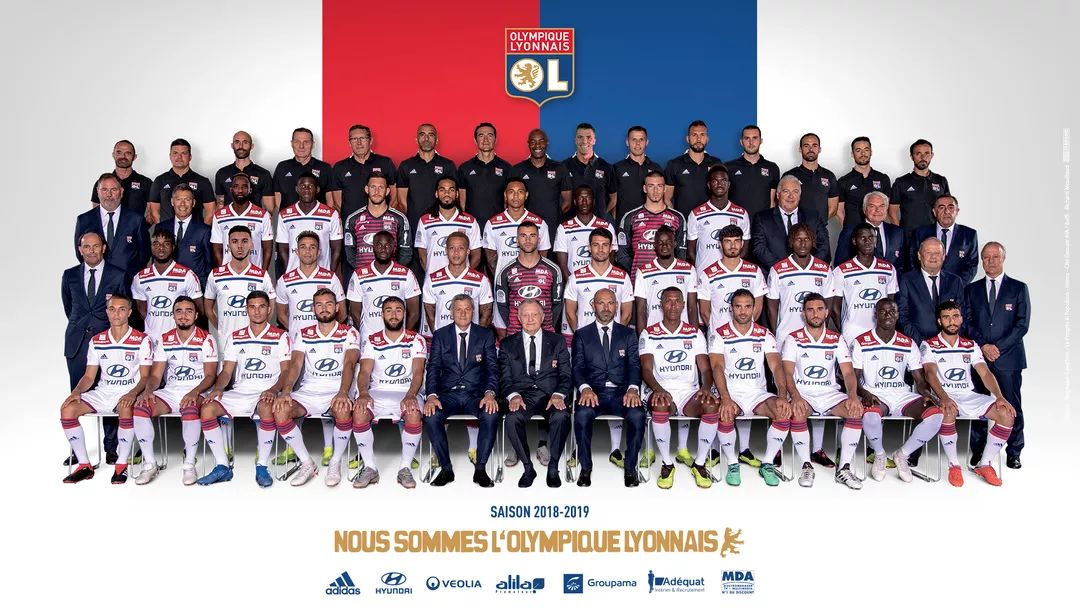 西蒙斯：在巴黎时，内马尔一直照顾我；英超就是世界第一联赛（西蒙斯称在巴黎受内马尔照顾，直言英超是世界第一联赛）