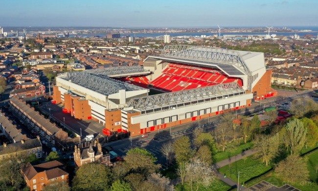 手感颇佳！乔治半场8中6轻取14分2抢断（乔治状态火热，上半场8投6中砍下14分外加2次抢断）