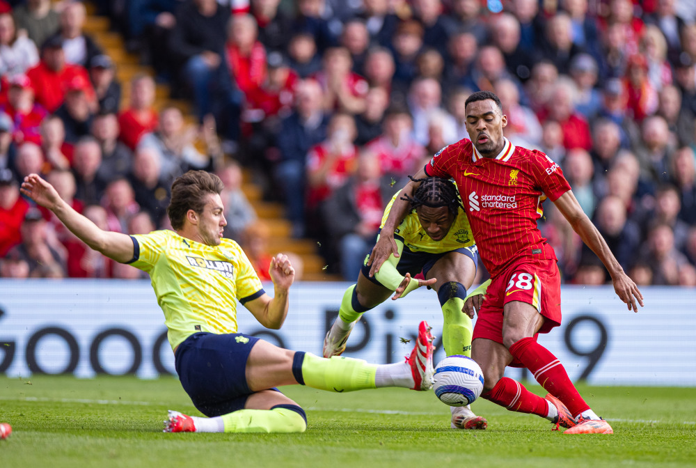 11球5助惊艳一赛季！王钰栋获2025年中超最佳青年球员（凭借11球5助的高光数据，王钰栋荣膺2025中超最佳青年球员）