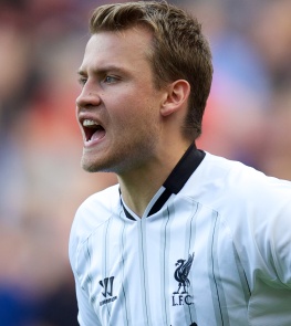 记者：埃里克佩戴面具训练，霍安将在国际比赛日后回归（记者称埃里克戴面罩参加训练，霍安预计在国际比赛日后复出）