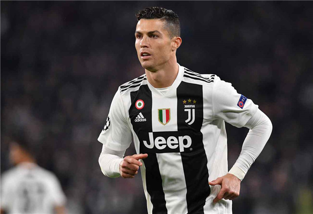 武汉三镇官宣：30岁前国脚合同到期离队，接近加盟中超第8（武汉三镇官宣：30岁前国脚合同期满离队，或将加盟中超第8名球队）