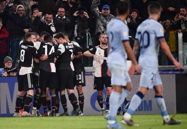 张家齐对陈芋汐的坚守满眼敬佩！她也挣扎过一段时间，挺心疼的（张家齐对陈芋汐的坚定守护令人敬佩，她也曾经历一段挣扎，叫人心疼）