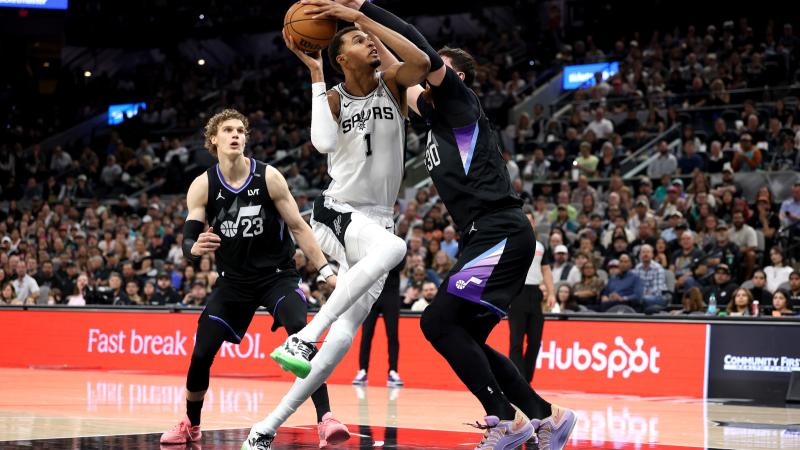 绿茵挥杆，心境随行——我的高尔夫初体验（碧草挥杆，心随球走——我的高尔夫初次邂逅）