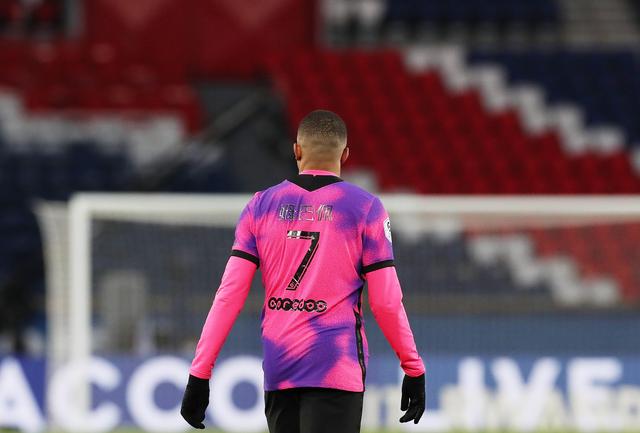 奥格斯堡vs汉堡：凯文-施洛特贝克、法比安-里德首发，法比奥-维埃拉、洛孔加出战（奥格斯堡对汉堡：凯文-施洛特贝克、法比安-里德先发，法比奥-维埃拉与洛孔加出场）