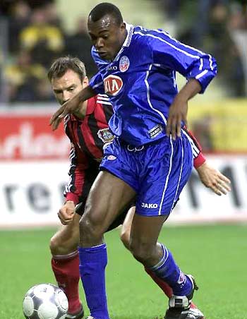 皇马vs曼城首发：姆巴佩替补！哈兰德、维尼修斯、福登均在列（皇马vs曼城首发出炉：姆巴佩坐板凳，哈兰德、维尼修斯、福登首发）