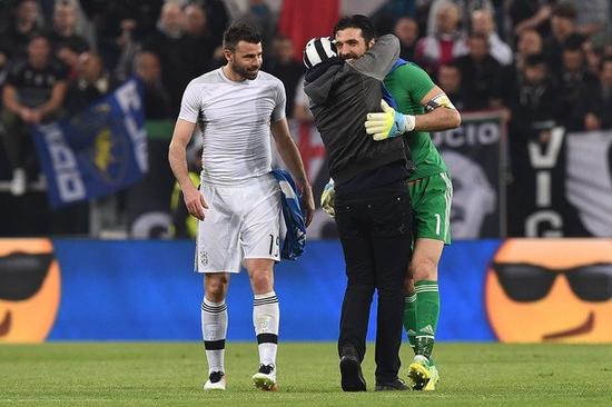 欧冠夺冠赔率：利物浦1赔5居首 3强并列紧追（欧冠冠军赔率榜：利物浦以1赔5领跑 三豪门并列追击）