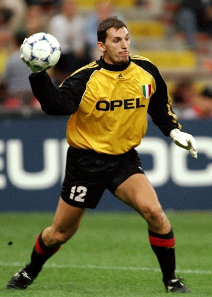 托蒂：有位球迷买年卡只为了看我，知道我不在他直接就不看了（托蒂：有球迷只为我买年卡，一知道我不出场就不看了）