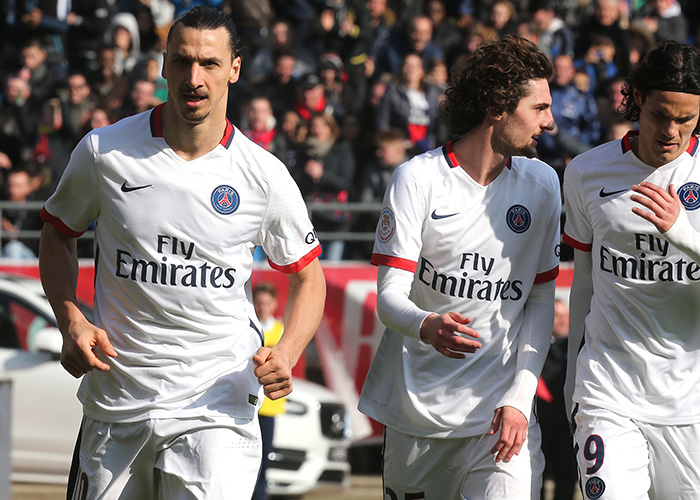 六台嘉宾：阿隆索输曼城就下课，皇马还没官宣是担心欧冠惨败（六台评论：若输曼城阿隆索恐遭下课，皇马迟未官宣因忧欧冠惨败）