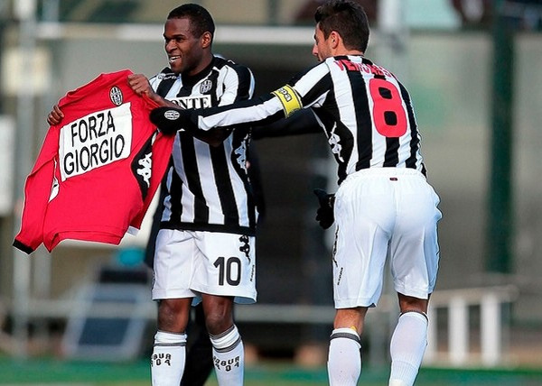 凯恩73场德甲比赛进75球，比同期进球数第二的吉拉西多21球（凯恩德甲73场打进75球，同期领先吉拉西21球）