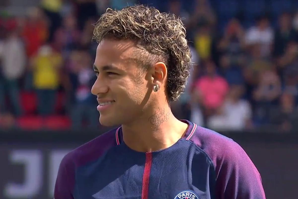 杜兰特关键中投命中，全场欢呼（杜兰特关键时刻中投命中，全场沸腾）