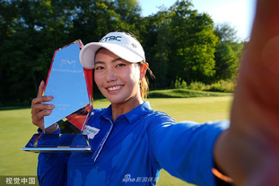 作为个体，每个人都是不同的。我喜欢吃粤菜，你喜欢...（各有所爱：我偏爱粤菜，你钟情于……）